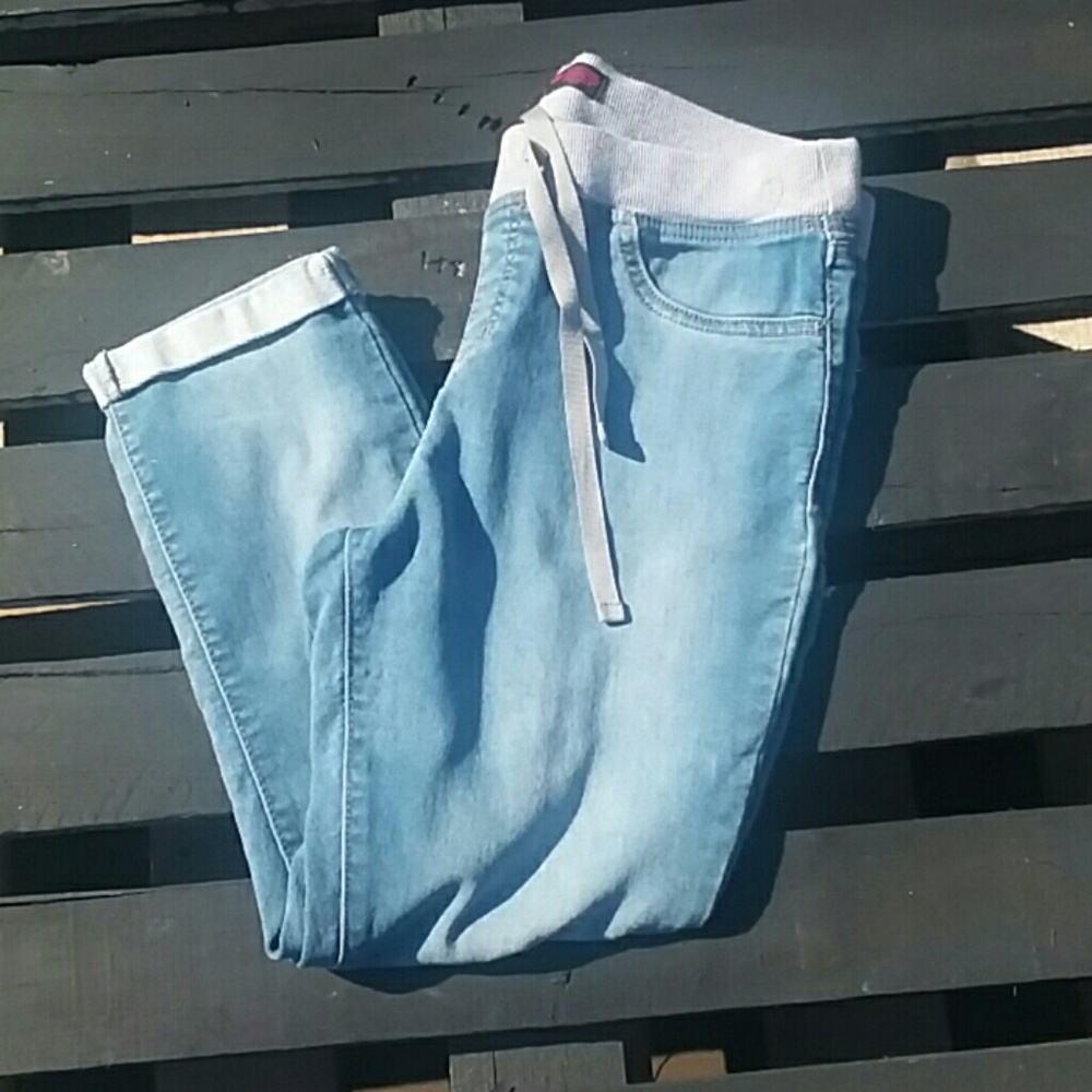 Cuffed jean capris with elastic waist